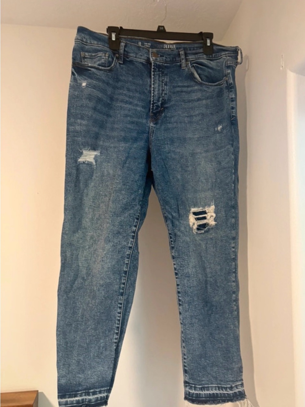 a.n.a Women's Distressed Blue Boyfriend capri Jeans